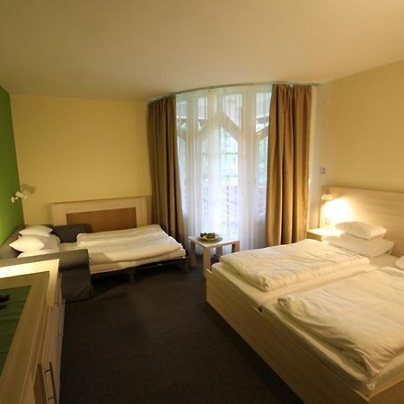 Grantek Ueduelohaz Hotel Balatonlelle Buitenkant foto