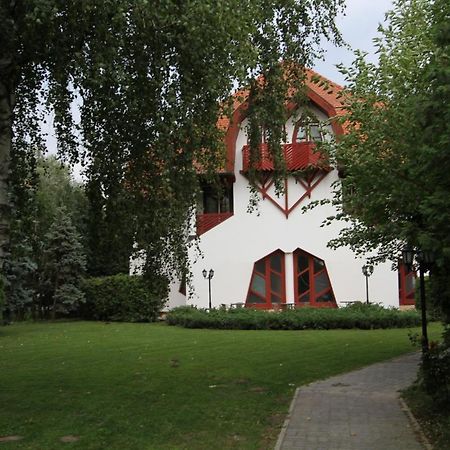 Grantek Ueduelohaz Hotel Balatonlelle Buitenkant foto
