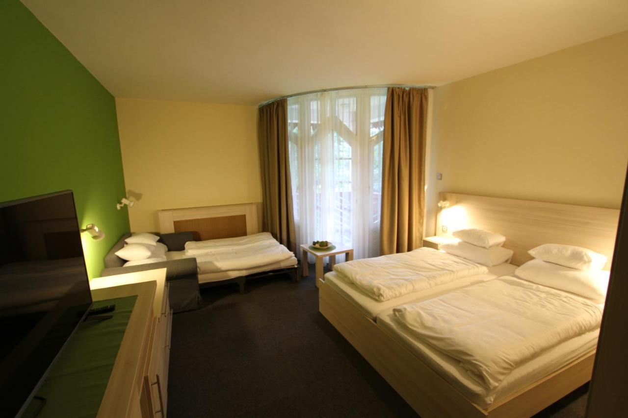 Grantek Ueduelohaz Hotel Balatonlelle Buitenkant foto