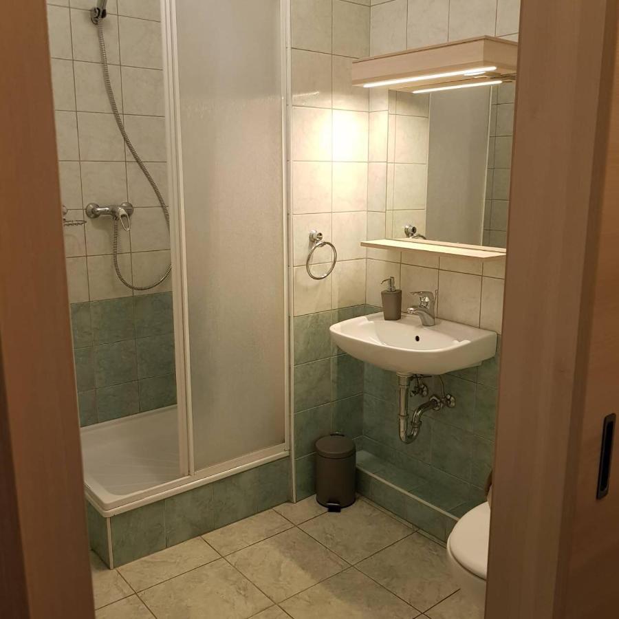 Grantek Ueduelohaz Hotel Balatonlelle Buitenkant foto
