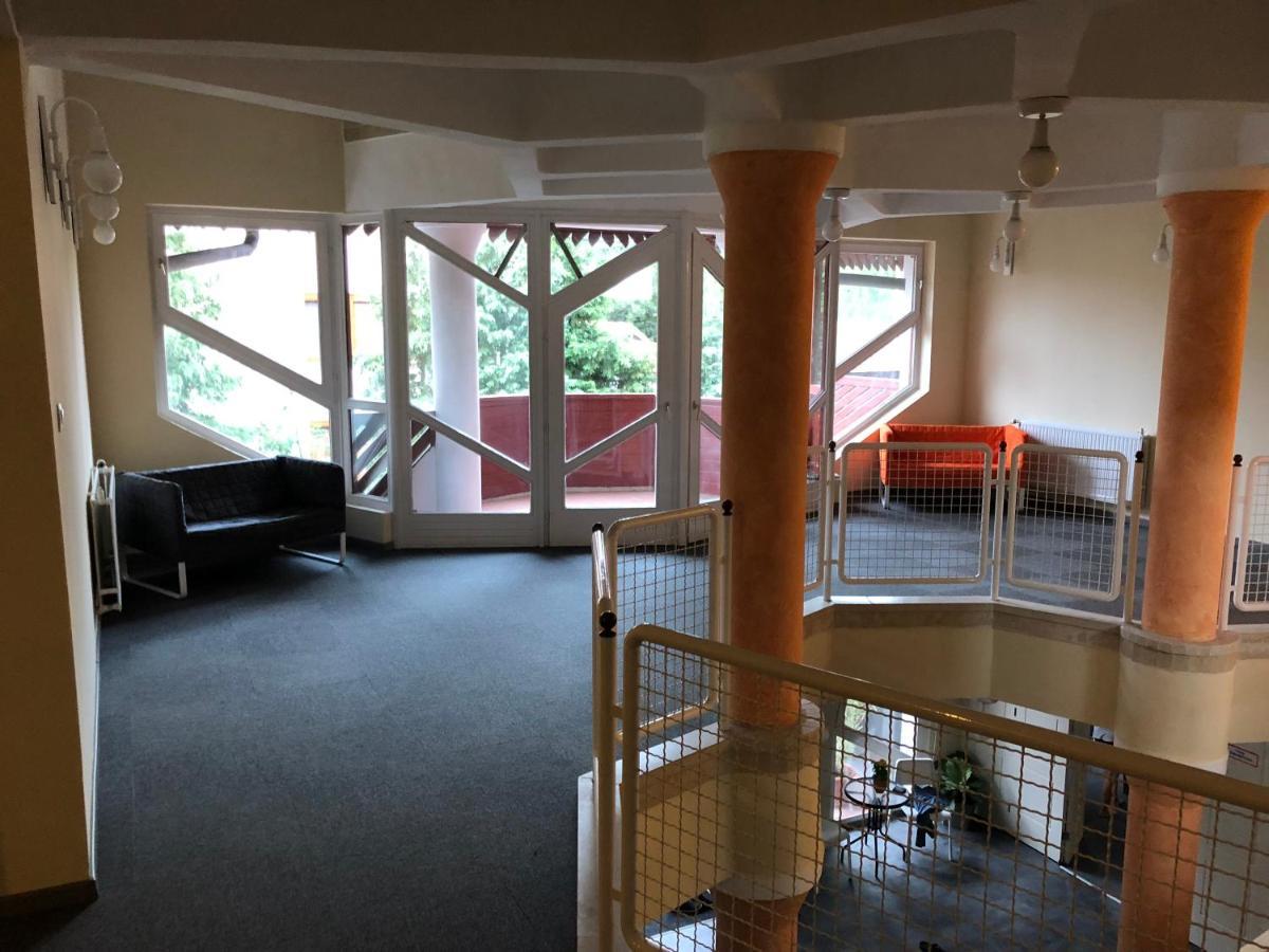Grantek Ueduelohaz Hotel Balatonlelle Buitenkant foto
