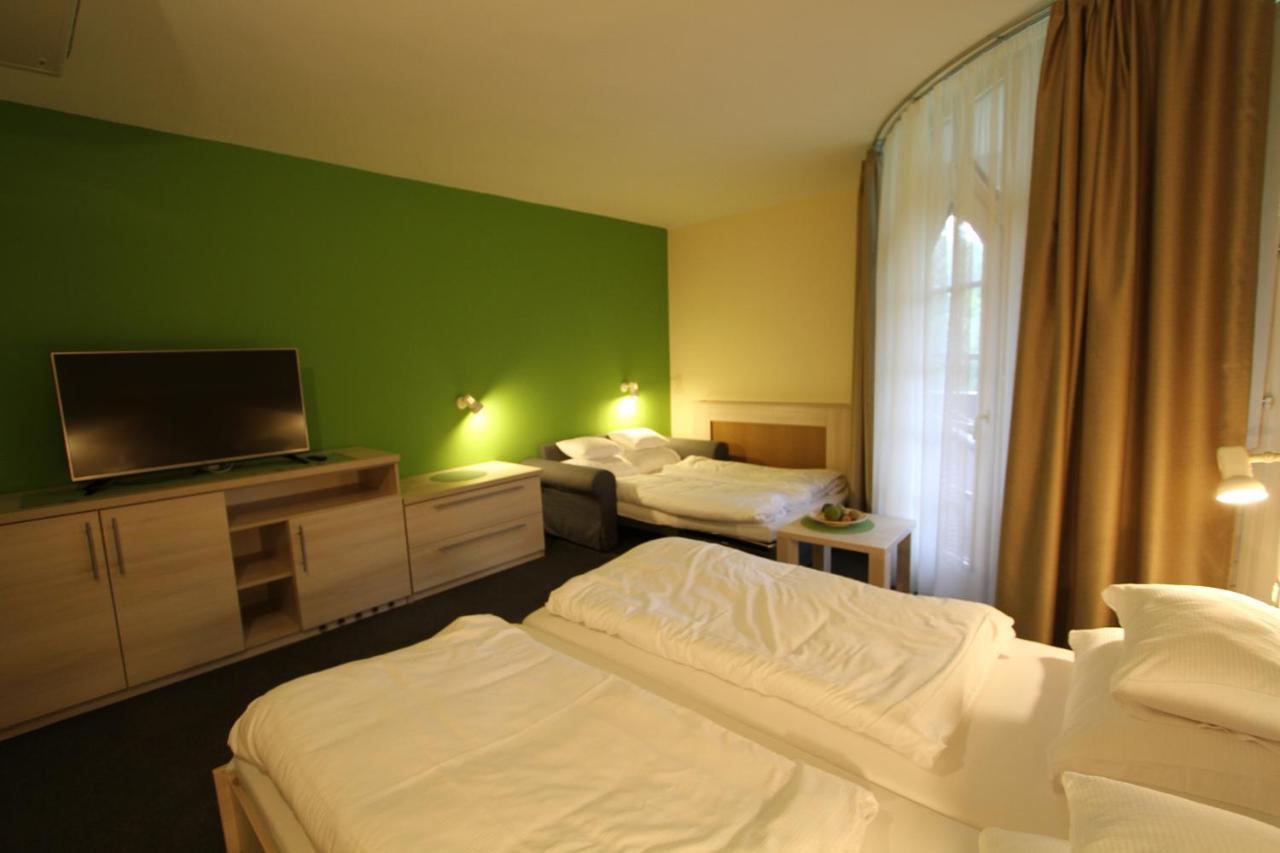 Grantek Ueduelohaz Hotel Balatonlelle Buitenkant foto