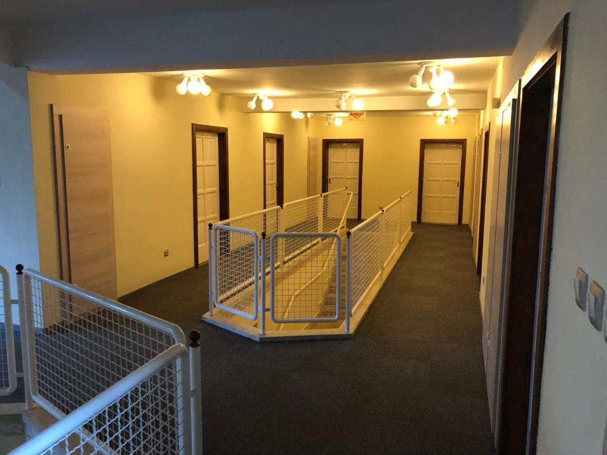 Grantek Ueduelohaz Hotel Balatonlelle Buitenkant foto