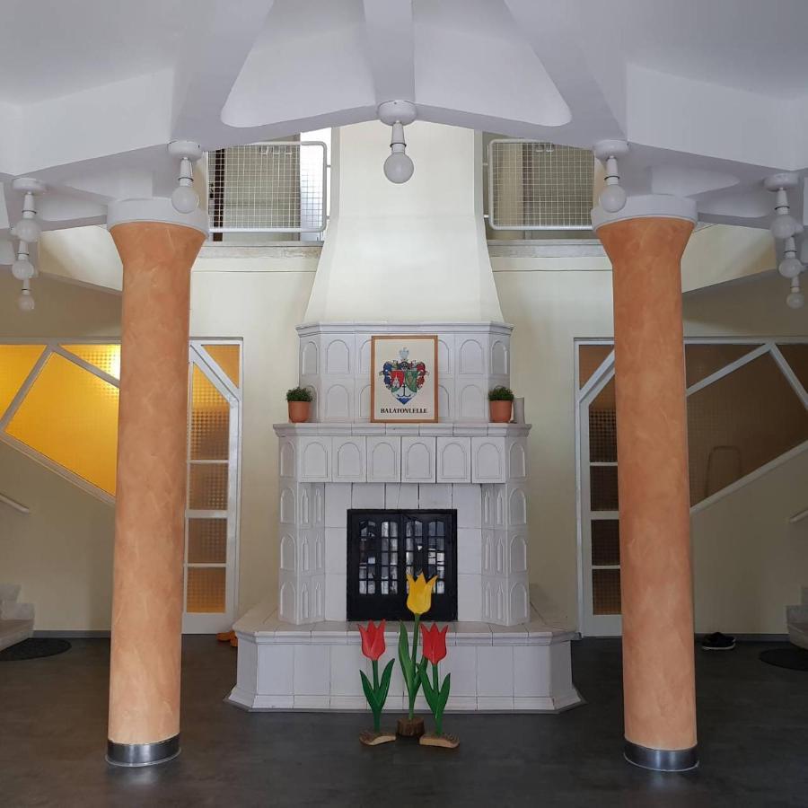 Grantek Ueduelohaz Hotel Balatonlelle Buitenkant foto