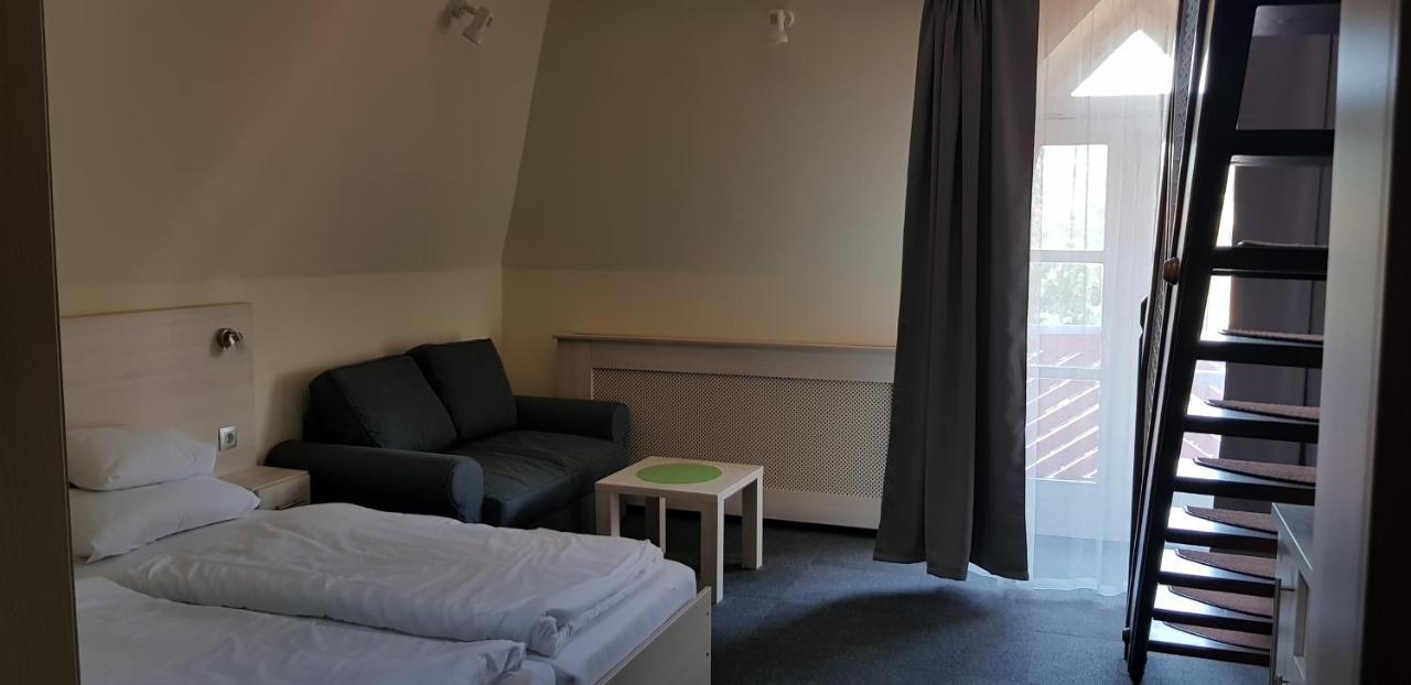 Grantek Ueduelohaz Hotel Balatonlelle Buitenkant foto