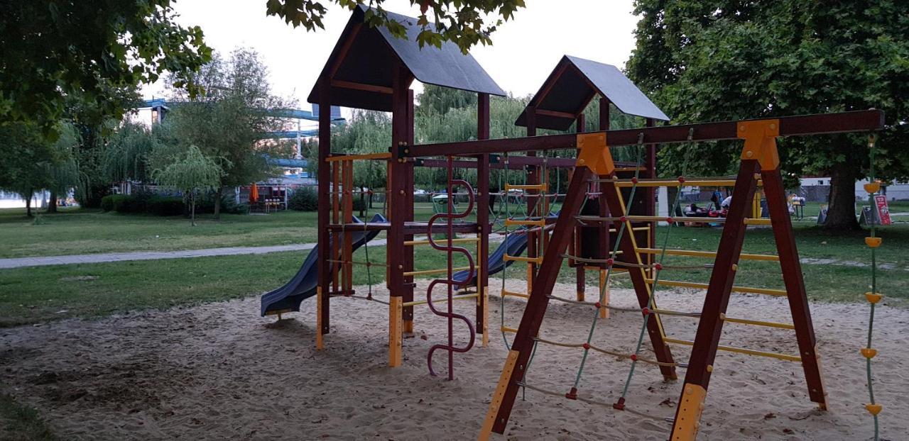 Grantek Ueduelohaz Hotel Balatonlelle Buitenkant foto