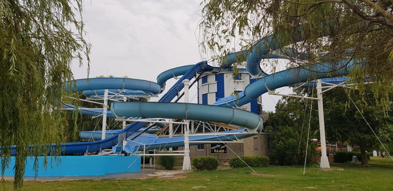 Grantek Ueduelohaz Hotel Balatonlelle Buitenkant foto