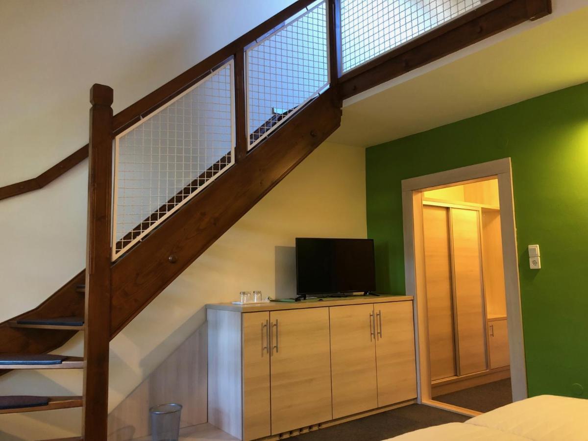 Grantek Ueduelohaz Hotel Balatonlelle Buitenkant foto