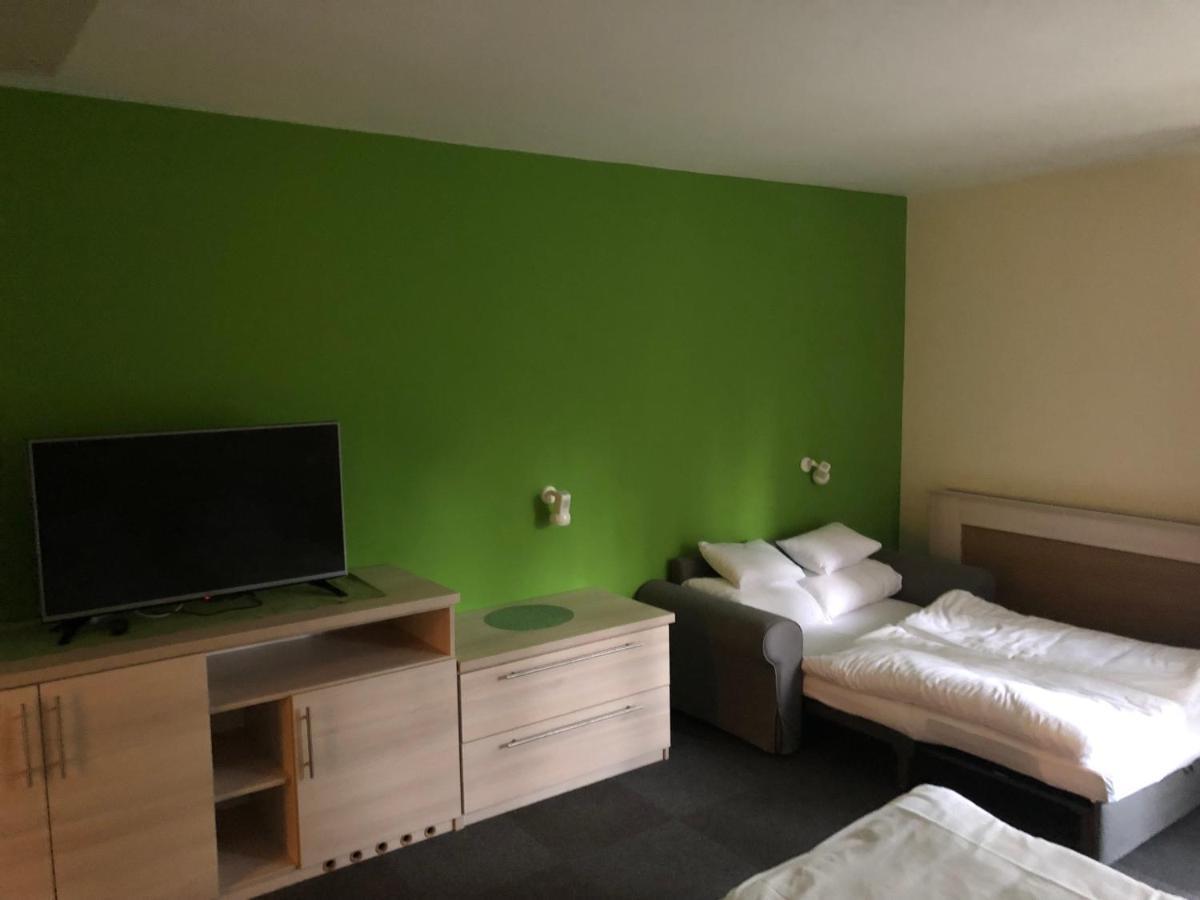 Grantek Ueduelohaz Hotel Balatonlelle Buitenkant foto